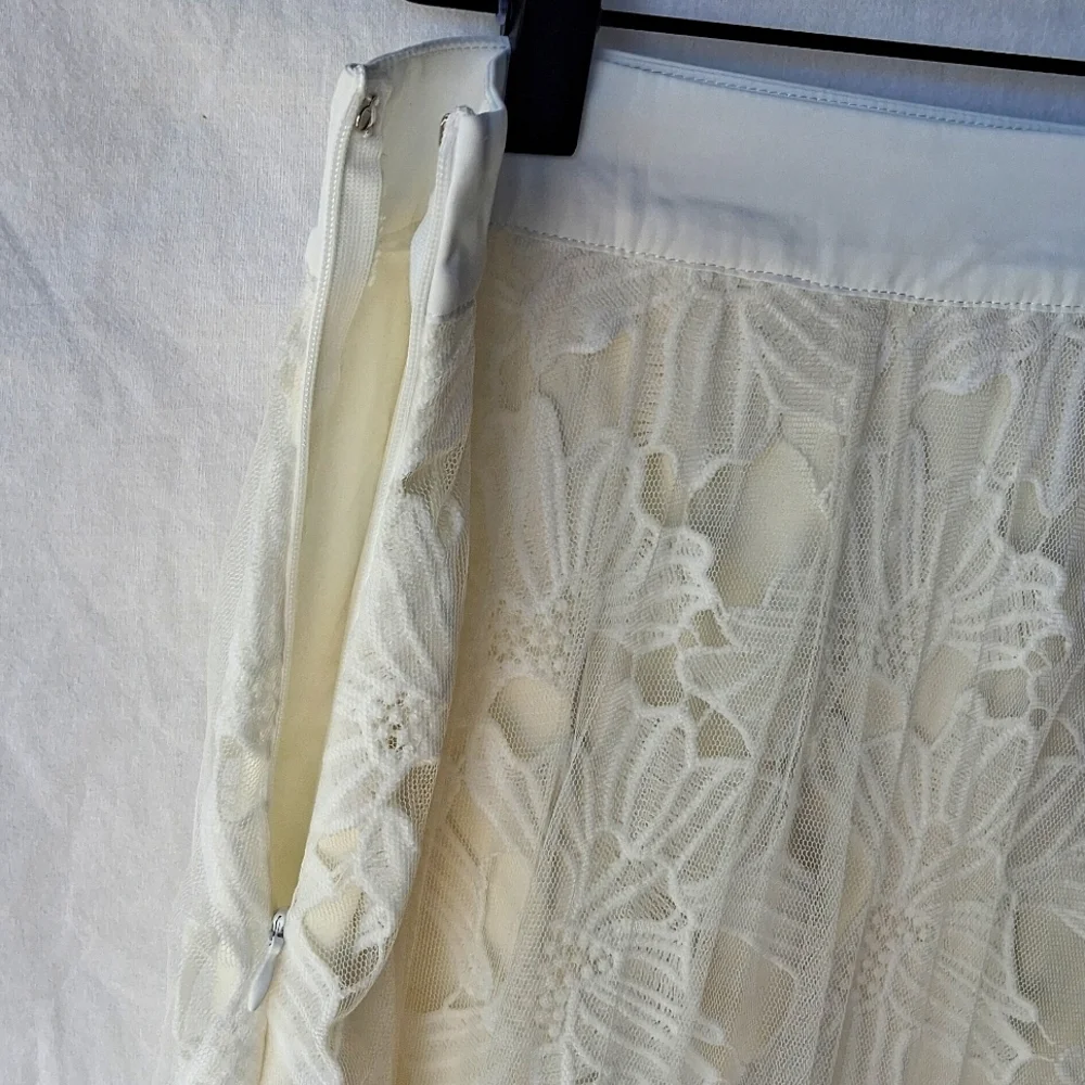 Lulu's White Lace Midi Skirt Size L - Picture 6 of 11